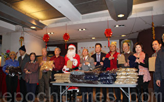 中華總商會聖誕節為人瑞中心送冬帽防寒