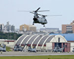 沖繩縣知事仲井真弘多27日宣布批准美軍普天間機場，搬遷到名護市。（AFP）