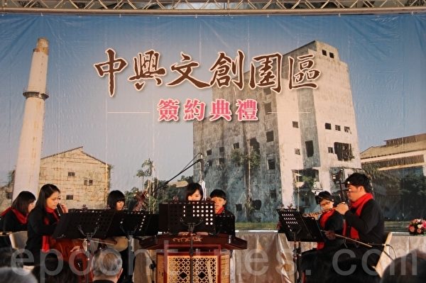 当代剧坊带来悠扬乐曲。(谢月琴/大纪元) 当代剧坊带来悠扬乐曲。(谢月琴/大纪元)