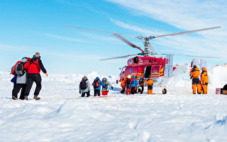 受困南极旅客 全数登澳破冰船