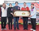 黄镇州回馈乡里 捐赠救护车
