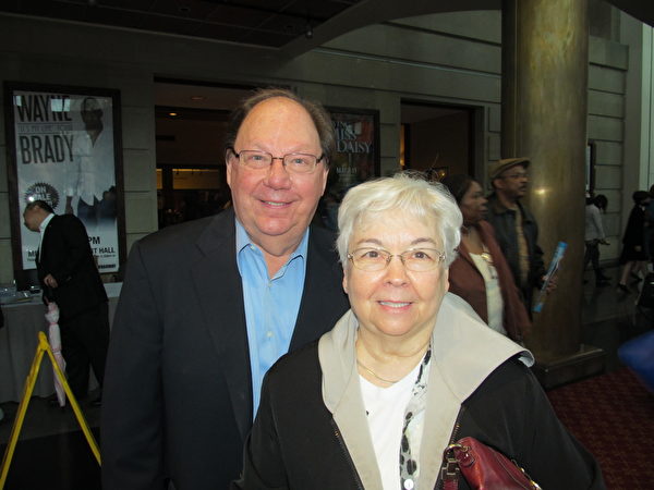 Dan Henderson先生偕同夫人Glenda Henderson一同觀看了神韻巡迴藝術團在北卡首府羅利市的第二場演出（漢民/大紀元）
