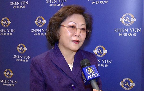 2014年1月19日,全美亚裔房地产协会(AREAA)纽约东部分会会长高国华在纽约林肯中心的神韵晚会。(大纪元图片) 2014年1月19日,全美亚裔房地产协会(AREAA)纽约东部分会会长高国华在纽约林肯中心的神韵晚会。(大纪元图片)