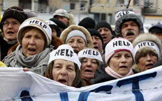 乌克兰人冒严寒抗议恶法 美欧谴责镇压