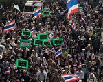 泰国示威领袖素贴，23日再度率领数千名支持者示威游行。(Nicolas ASFOURI/AFP)