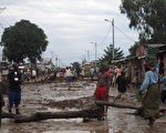 非洲布隆迪首都布松布拉10日暴雨，引发洪水与山崩，已造成51人死亡。(ESDRAS NDIKUMANA/AFP)