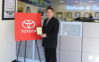 图：East Coast Toyota 车行华人销售代表荣先生（Michael Roan）。（李今春/大纪元）