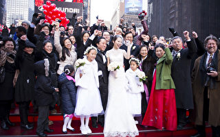 庆祝情人节 纽约时代广场举行集体婚礼