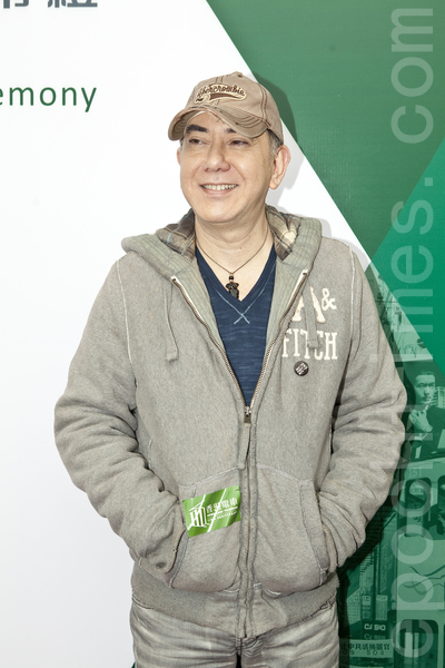 18日下午,黄秋生于西环电车厂出席香港电车110周年纪念活动记者会。(余钢/大纪元) 18日下午,黄秋生于西环电车厂出席香港电车110周年纪念活动记者会。(余钢/大纪元)