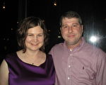 Steven Foster先生和Wendy Foster女士一同观看了美国神韵巡回艺术团，在纳甚维尔市的田纳西表演艺术中心（Tennessee Performing Arts Center）2月22日晚上的第二场演出。（王琼/大纪元）
