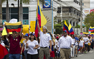 委内瑞拉红白对抗持续 数十万人各拥其主