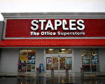 办公用品店史泰博（Staples）宣布，将在2015年中期前，关闭位于北美的225家门店。图为迈阿密史泰博店。（Joe Raedle／Getty Images）