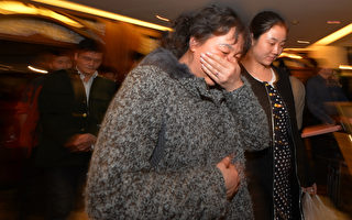 MH370离奇失踪11天 中国乘客家属濒临崩溃