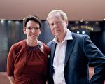 曾获荷兰年度最佳医师称号的Ankie Koopman女士与任职心理医师的先生Pep Koopman前来观看2014年神韵世界艺术团在荷兰阿姆斯特丹最后一场演出。（Florian Godovits/大纪元）