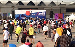 香港首办“街马”宣扬正能量  跑手赞好气氛