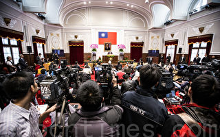馬英九召開中外記者會 反服貿學生及抗議群眾更不滿
