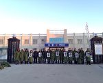 3月26日，来自大陆全国各地的声援律师和公民聚集在黑龙江建三江七星拘留所前，要求会见被非法拘押的四位维权律师和公民。（知情者提供）