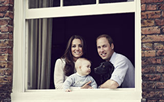英国威廉王子伉俪今天公布出访之前全家福照片。图为威廉王子（右）、8个月大的乔治王子（中）和公爵夫人凯特。（Jason Bell／Camera Press via Getty Images）