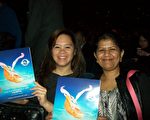 Deebdhi Yajaman女士和朋友Patricia Yue女士觀看了4月5日神韻在西雅圖下午場的演出。（舜華/大紀元）