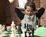 美国6岁囯际象棋神童卢卡斯（Lucas Foerster-Yalamas）被视为未来大有可为。（摄影：Samira Bouaou /大纪元）