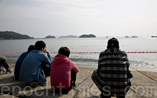 韩国沉船第五天死者增至49人