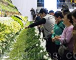 載有476人的韓國「歲月號」客輪4月16日沉沒，302人死亡或失蹤。圖為在京畿道安山奧林匹克體育館為遇難者設置的靈堂。（全宇/大紀元）