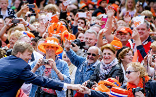 组图：荷兰“橙心橙衣”为新国王庆生