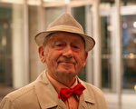 85歲的Ing. František Šip 先生從神韻中看到希望。（Ondrej Horecky/大紀元）