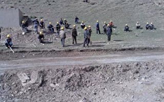新疆建路抢地百人砸打牧民 引邻国关注