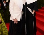 2014年5月5日，休•傑克曼與夫人參加紐約時裝學院慈善晚宴。（Dimitrios Kambouris/Getty Images）