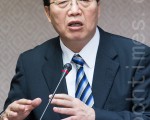 内政部长陈威仁表示，赞成修法明定拥有外国永久居留权者不得担任政务官。（陈柏州／大纪元）
