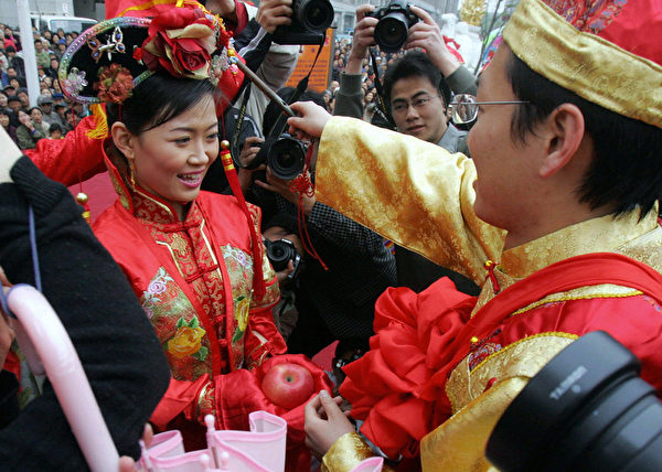 滿族早期的婚嫁禮儀更多地保留了女真人的習俗，簡樸有趣。（圖/Getty Images）