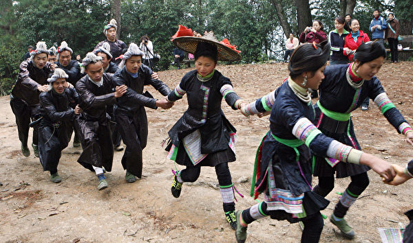 湘西苗族地區有半路「抓走」新娘的習俗。（圖/Getty Images）