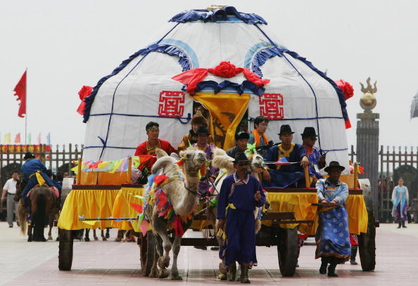蒙古族婚禮非常隆重、熱鬧。（圖/Getty Images）