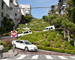 舊金山著名的景點「九曲花街」。（周鳳臨／大紀元）