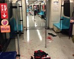 台北捷運板南線江子翠站21日下午發生隨機砍人喋血事
件，多人在捷運車廂內受傷。
（受傷網友提供）