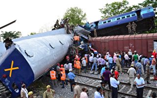 印度北部重大火车车祸 至少20人死