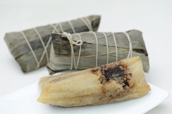 红豆沙湖州粽。(苏玉芬/大纪元) 红豆沙湖州粽。(苏玉芬/大纪元)