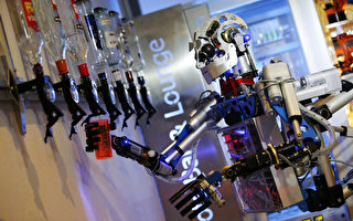機器人搶「飯碗」 未來人近半或失業