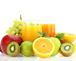 顾健康补充维生素 吃水果比喝果汁更营养