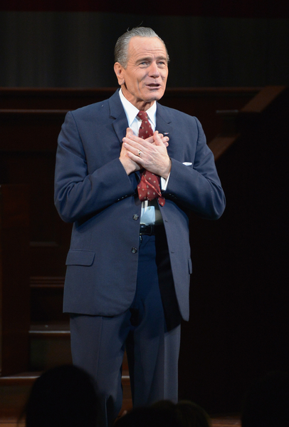 2014年3月5日,布莱恩•克兰斯顿在《一路向前》首场演出中。(Mike Coppola/Getty Images) 2014年3月5日,布莱恩•克兰斯顿在《一路向前》首场演出中。(Mike Coppola/Getty Images)