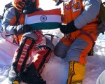 印度13歲女孩成為全球最年輕攀登珠穆朗瑪峰的女性。圖為5月25日，普爾納（Malavath Poorna）攀上珠穆朗瑪峰峰頂。（SOCIAL WELFARE SOCIETY／SOCIAL WELFARE RESIDENTIAL EDUCA／AFP）