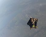 8千米无氧高空跳 瑞士男创纪录