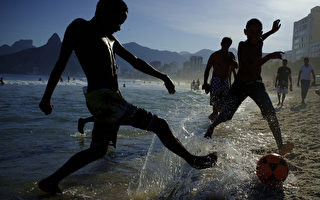 组图：世界杯在即 伊帕内玛沙滩掀热潮　