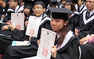 桃創高文秀校長與宋少卿　同勉勵畢業生