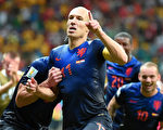 本场比赛的亮点之一，荷兰队的罗本（中）。（DAMIEN MEYER／AFP）