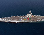 美国海军两栖运输舰“梅萨维德号”今天进入波斯湾，加入多艘友舰行列。图为上周末进入波湾的航空母舰“乔治布什号”（USS George H.W. Bush）。（ AFP PHOTO / HO / US NAVY）