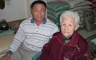 親侍84歲年邁母親   曾文輝獲孝行獎
