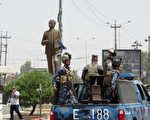 国际能源署（IEA）6月17日发布报告称，近期伊拉克的教派冲突已经推升了欧佩克（OPEC）未来五年的原油产出危机。图为伊拉克政府军6月13日在北部石油重镇基尔库克的街道巡逻。（MARWAN IBRAHIM/AFP/Getty Images）