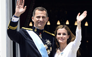 组图：西班牙新国王登基 重振王室形象  